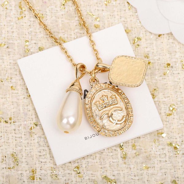 2021 fashion design charm pendant necklace with drop shape white shell diamond for women wedding jewelry gift have box stamp ps3260, Silver
2021 fashion design charm pendant necklace with drop shape white shell diamond for women wedding jewelry gift have box stamp ps3260, Silver