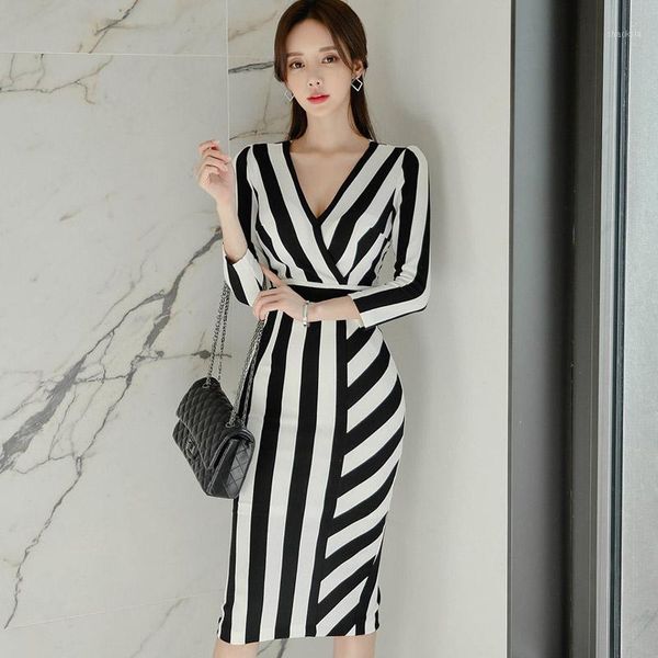 summer wear han edition aristocratic temperament v-neck cultivate one's morality splicing stripe bag hip fashion women dress casual dre, Black;gray
summer wear han edition aristocratic temperament v-neck cultivate one's morality splicing stripe bag hip fashion women dress casual dre, Black;gray