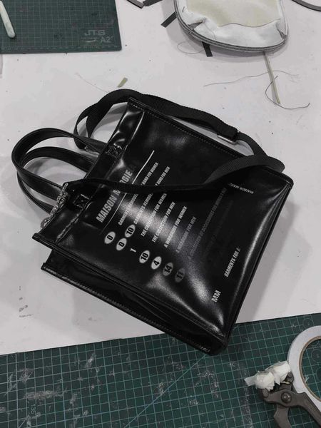 fried street super a cool dark wind portable letter printing gradient tote bag women's bag sports style messenger bag 922
fried street super a cool dark wind portable letter printing gradient tote bag women's bag sports style messenger bag 922