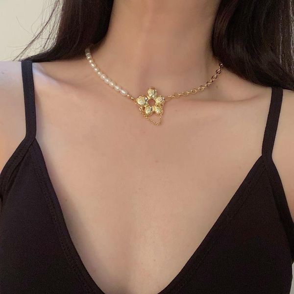 chokers 2021 simple design natural pearls gold crystal flower chain necklace for women, Golden;silver
chokers 2021 simple design natural pearls gold crystal flower chain necklace for women, Golden;silver