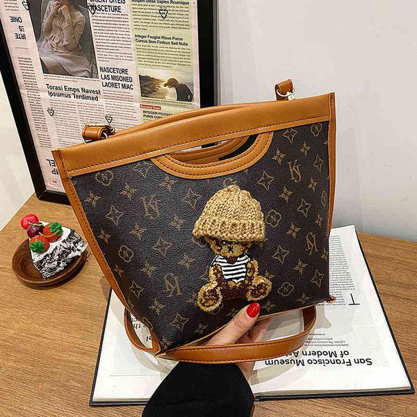 2022 factory wholesale women's printed small bag fashion single shoulder messenger popular hatted portable tote bag
2022 factory wholesale women's printed small bag fashion single shoulder messenger popular hatted portable tote bag