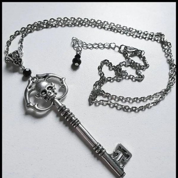 chokers goth antique silver skeleton key necklace creativity pendant charm statement punk jewelry fashion party women halloween gift, Golden;silver
chokers goth antique silver skeleton key necklace creativity pendant charm statement punk jewelry fashion party women halloween gift, Golden;silver