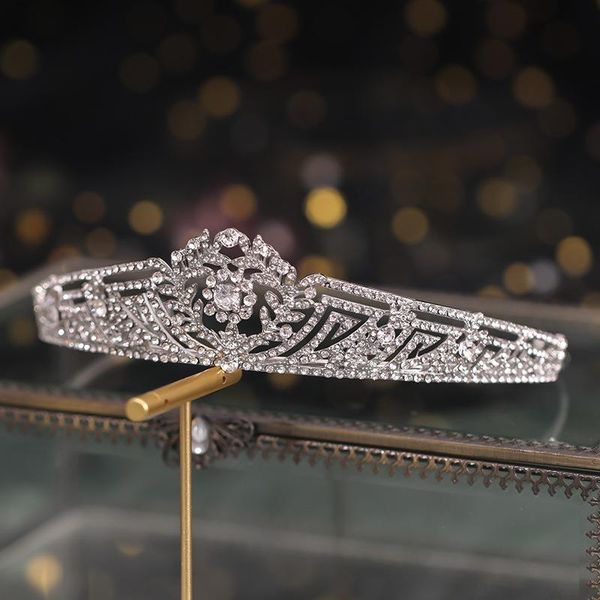 hair clips & barrettes shiny bridal crown headwear luxury metal rhinestones inlaid retro elegant headband for female wedding birthday bn, Golden;silver
hair clips & barrettes shiny bridal crown headwear luxury metal rhinestones inlaid retro elegant headband for female wedding birthday bn, Golden;silver