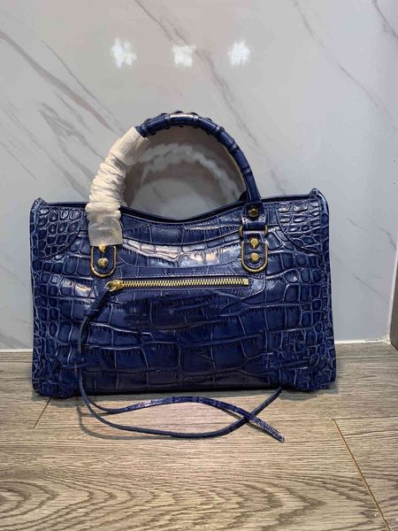 design handbag genuine leather crocodile pattern vintage shoulder luxury handbags women s designer crossbody messenger bag
design handbag genuine leather crocodile pattern vintage shoulder luxury handbags women s designer crossbody messenger bag