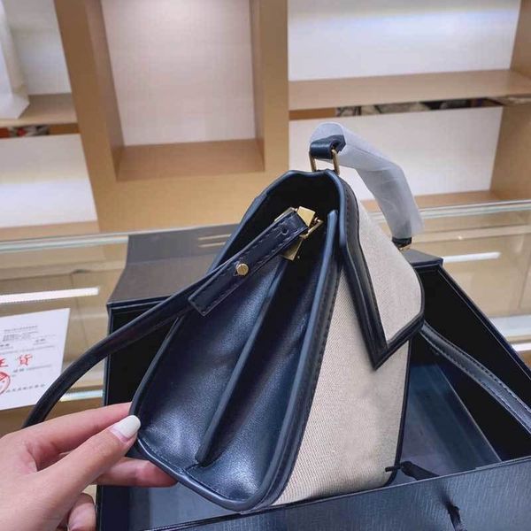 women shoulder purse crossbody classic envelope small square bag lady double handbag large capacity wallet
women shoulder purse crossbody classic envelope small square bag lady double handbag large capacity wallet