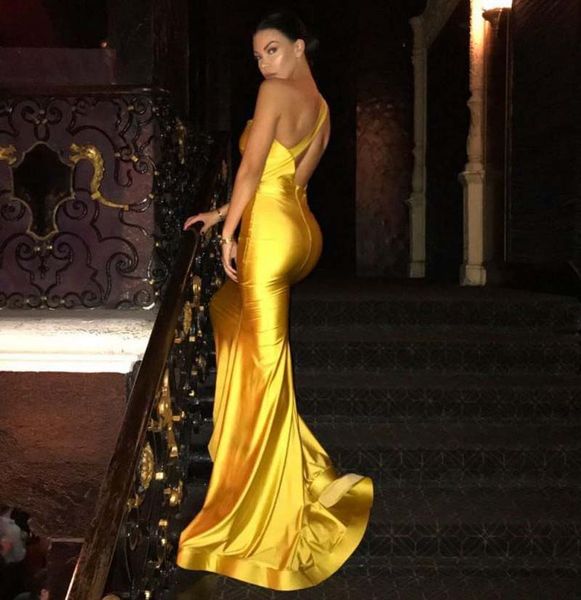 one-shoulder mermaid sleeveless evening dresses yellow sweep train prom party gowns plus size vestidos de fiesta, Black;red
one-shoulder mermaid sleeveless evening dresses yellow sweep train prom party gowns plus size vestidos de fiesta, Black;red