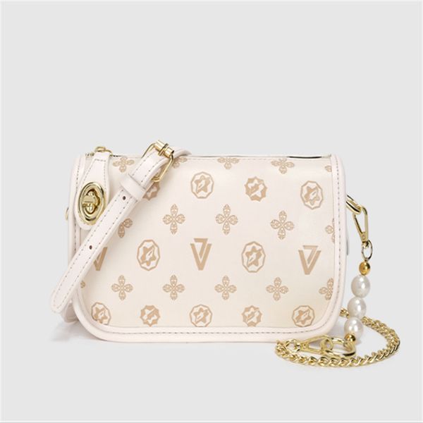 2021 high-end luxury brand bucket cabbage basket shopping bag lady rattan wicker woven one-shoulder large-capacity tote bags beach straw, Red;black 
2021 high-end luxury brand bucket cabbage basket shopping bag lady rattan wicker woven one-shoulder large-capacity tote bags beach straw, Red;black