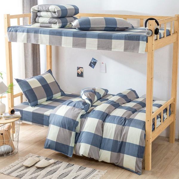 bedding sets cotton dormitory 3-piece set bedsheet quilt single student kit.
bedding sets cotton dormitory 3-piece set bedsheet quilt single student kit.