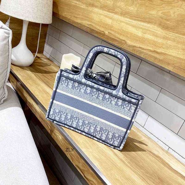 new fashion women's grade embroidery women's bag leisure large capacity tote bag shopping bag scarves zly bags
new fashion women's grade embroidery women's bag leisure large capacity tote bag shopping bag scarves zly bags