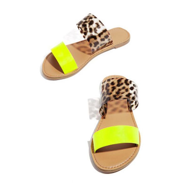 2021 fashion sexy summer new one-shaped outdoor transparent female slippers Flat bottom leopard print plus size beach slippers
2021 fashion sexy summer new one-shaped outdoor transparent female slippers Flat bottom leopard print plus size beach slippers