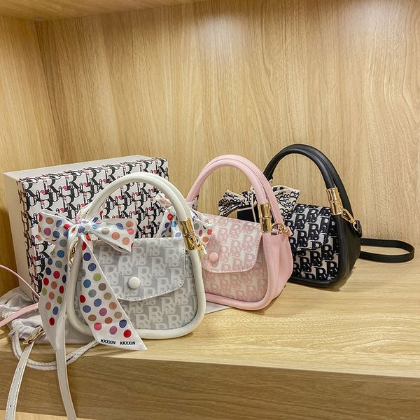 small bag female new fashion canvas letter hand elegant texture portable messenger outlet purse
small bag female new fashion canvas letter hand elegant texture portable messenger outlet purse