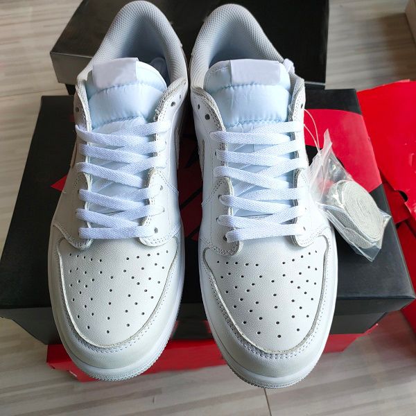 jumpman 1 low og basketball shoes cz0775-100 neutral grey men women sneakers eur 36-47 with box
jumpman 1 low og basketball shoes cz0775-100 neutral grey men women sneakers eur 36-47 with box