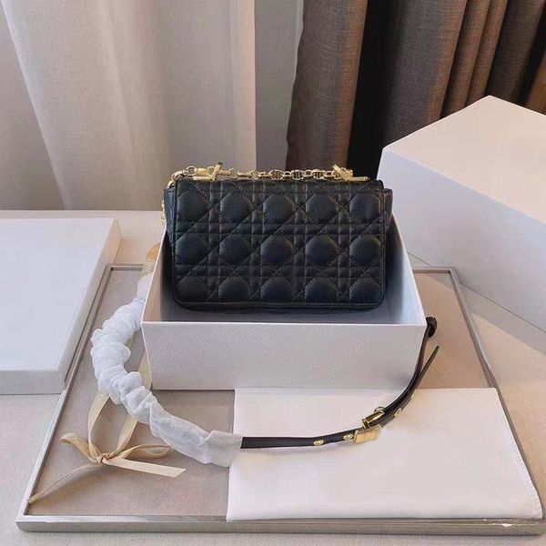 2021 single-handle shoulder bag brand ladies handbag montaigne messenger bags leather large capacity with original box and dustproof 11
2021 single-handle shoulder bag brand ladies handbag montaigne messenger bags leather large capacity with original box and dustproof 11