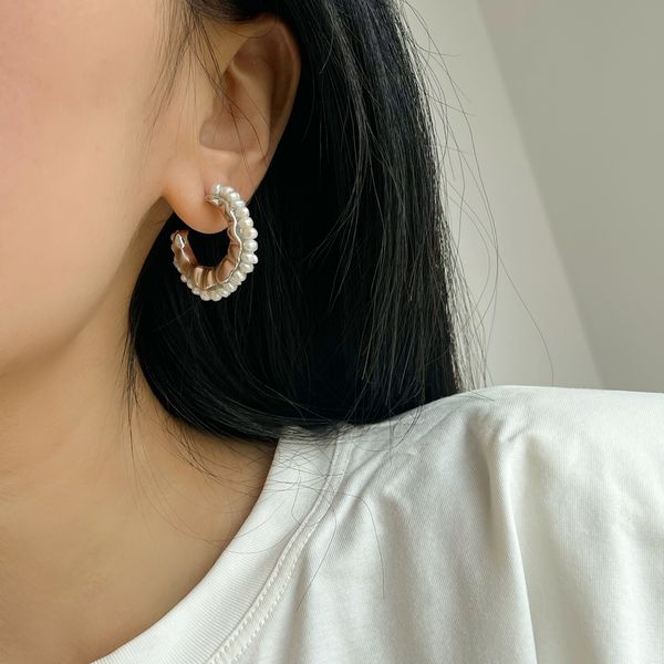 natural freshwater pearl earrings stud female beating pattern fashion all-match autumn and winter temperament net red c-shaped, Golden;silver
natural freshwater pearl earrings stud female beating pattern fashion all-match autumn and winter temperament net red c-shaped, Golden;silver