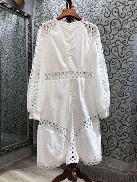 capris hollow out embroidery 2021 spring summer party club women o-neck vintage buttons front long sleeve white black, Black;gray
capris hollow out embroidery 2021 spring summer party club women o-neck vintage buttons front long sleeve white black, Black;gray