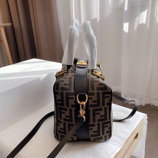 2020 new boston women's ff french stick old flower hand vintage pillow bento bag crossbody bag ysj
2020 new boston women's ff french stick old flower hand vintage pillow bento bag crossbody bag ysj
