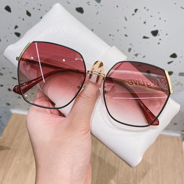 sunglasses with box irregular square women trend designer driving outdoor metal sun glasses for summer eyewear, White;black
sunglasses with box irregular square women trend designer driving outdoor metal sun glasses for summer eyewear, White;black