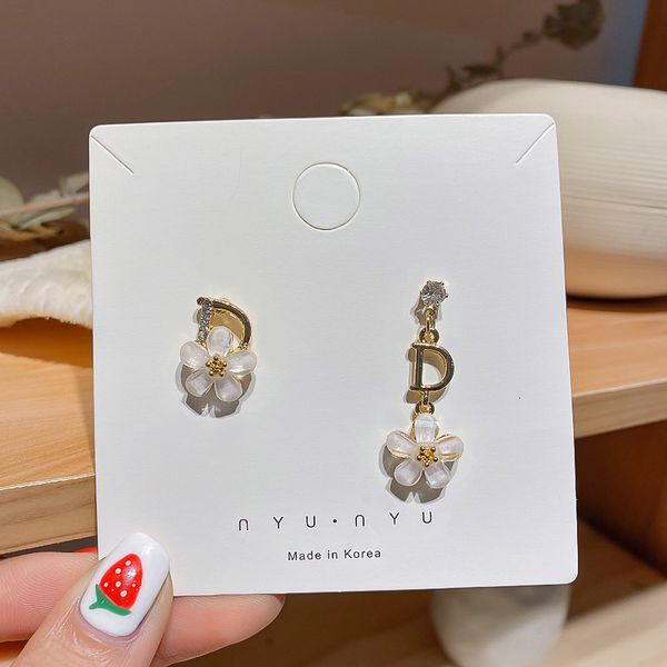 s925 sier needle korean temperament asymmetric flower letter d earrings new fashion net red versatile, Golden
s925 sier needle korean temperament asymmetric flower letter d earrings new fashion net red versatile, Golden