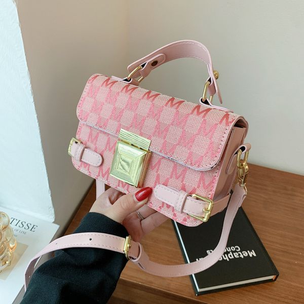 handbag simple metal buckle personalized letter texture small square bag 2021 single shoulder messenger women's
handbag simple metal buckle personalized letter texture small square bag 2021 single shoulder messenger women's
