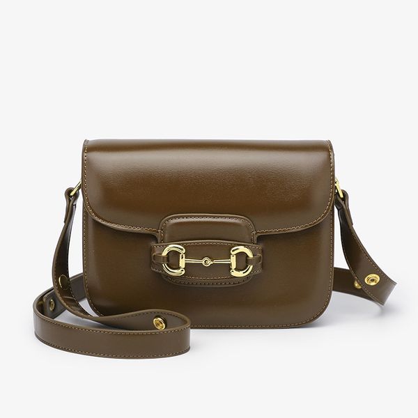 luxury design and winter new shopping mall with the horse title buckle single shoulder messenger saddle bag versatile underarm purses
luxury design and winter new shopping mall with the horse title buckle single shoulder messenger saddle bag versatile underarm purses