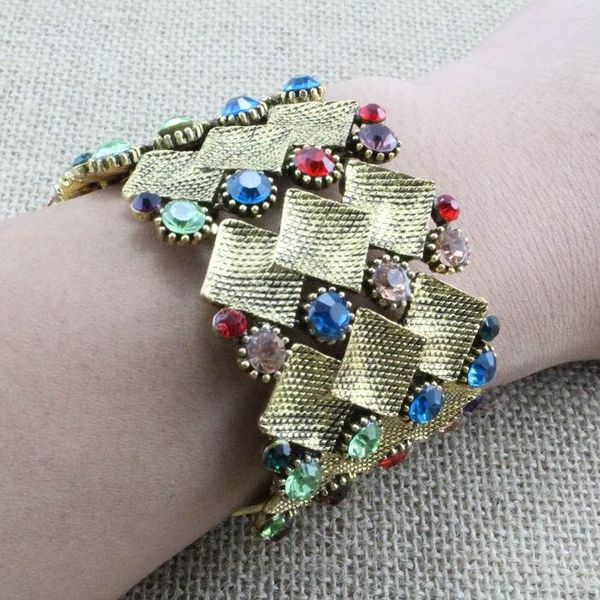 bangle colorful crystal rhinestone vintage antique gold color metal alloy bangles bracelets for women fashion 2021 female jewelry, Black
bangle colorful crystal rhinestone vintage antique gold color metal alloy bangles bracelets for women fashion 2021 female jewelry, Black