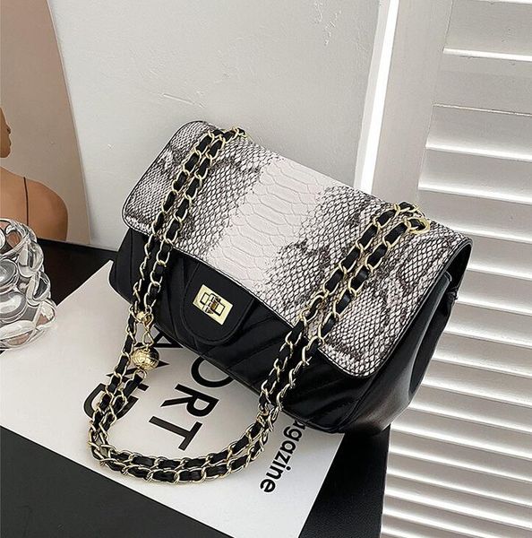 factory wholesale leathers women shoulder bags elegant gradient snake chain bag flip embossed leather handbags street personality crocodile, Black;red
factory wholesale leathers women shoulder bags elegant gradient snake chain bag flip embossed leather handbags street personality crocodile, Black;red