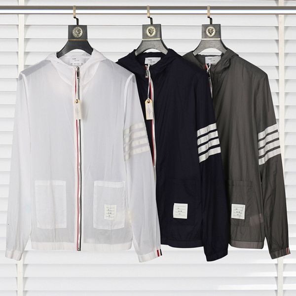 jacket chao brand tb spring and summer stripe four bar webbing splicing outdoor leisure sunscreen clothes men's thin hooded, Black;brown
jacket chao brand tb spring and summer stripe four bar webbing splicing outdoor leisure sunscreen clothes men's thin hooded, Black;brown
