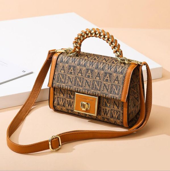 factory outlet womens shoulder bags joker retro printed handbags leather handbag elegant atmospheric color matching messenger bag, Black;red
factory outlet womens shoulder bags joker retro printed handbags leather handbag elegant atmospheric color matching messenger bag, Black;red