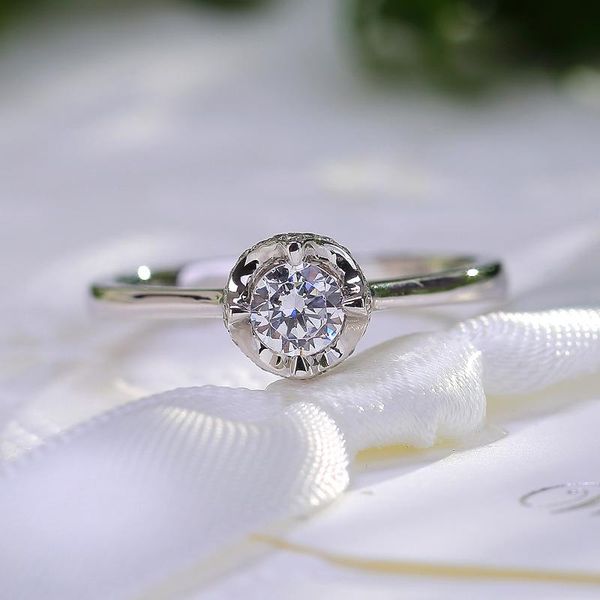 au750 white gold ring women wedding anniversary engagement party flower buds round moissanite diamond elegant romantic cluster rings, Golden;silver
au750 white gold ring women wedding anniversary engagement party flower buds round moissanite diamond elegant romantic cluster rings, Golden;silver