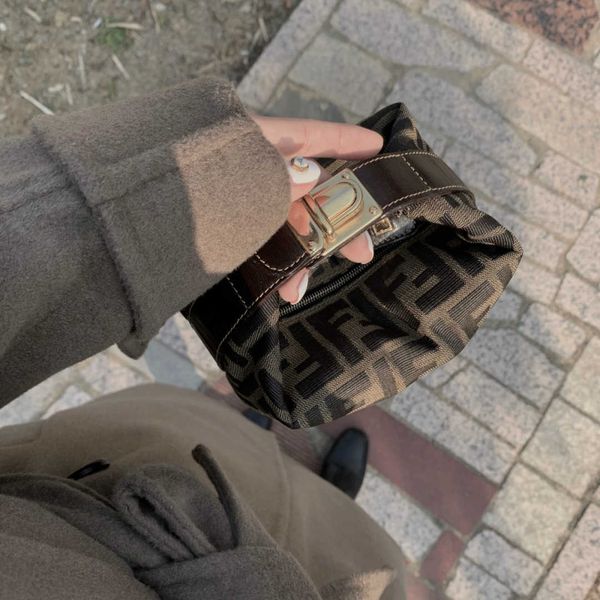 20 spring and summer new net red old flower mini one shoulder cross carry lunch box bag pillow dog walking hand zly
20 spring and summer new net red old flower mini one shoulder cross carry lunch box bag pillow dog walking hand zly