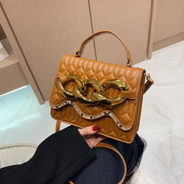 light luxury female 2021 new fashion messenger versatile chain one shoulder portable small square bag
light luxury female 2021 new fashion messenger versatile chain one shoulder portable small square bag