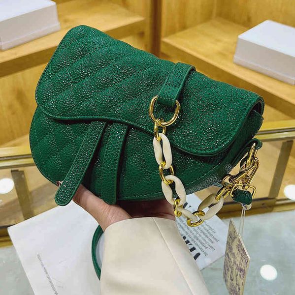 2022 factory wholesale new french minority small autumn winter female fashion messenger texture chain one shoulder armpit saddle bag
2022 factory wholesale new french minority small autumn winter female fashion messenger texture chain one shoulder armpit saddle bag