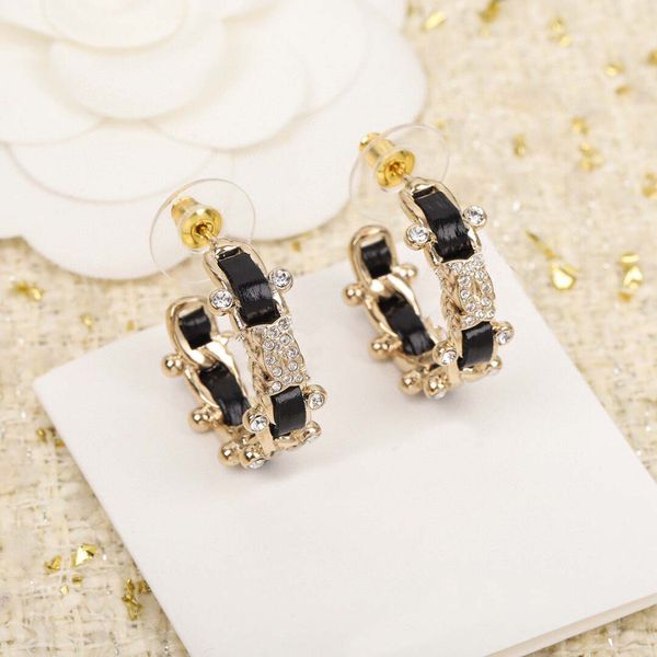 luxury quality half shape drop earring with diamond nd genuine leather in black color for women wedding jewelry gift have box stamp ps3928, Golden
luxury quality half shape drop earring with diamond nd genuine leather in black color for women wedding jewelry gift have box stamp ps3928, Golden