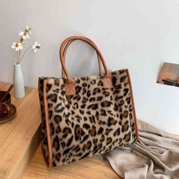 nxy evening bags retro leopard pattern soft plush hand for women 2022 new winter cow print female large capacity furry fluffy tote 220129
nxy evening bags retro leopard pattern soft plush hand for women 2022 new winter cow print female large capacity furry fluffy tote 220129