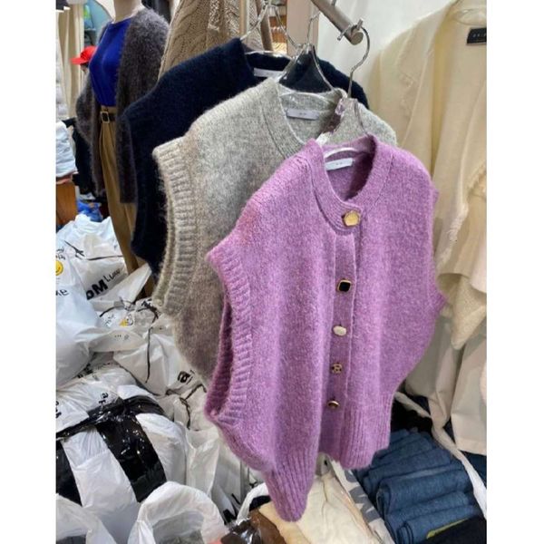 knitted vest women wear loose single breasted sleeveless in autumn winter with sweater top, White
knitted vest women wear loose single breasted sleeveless in autumn winter with sweater top, White