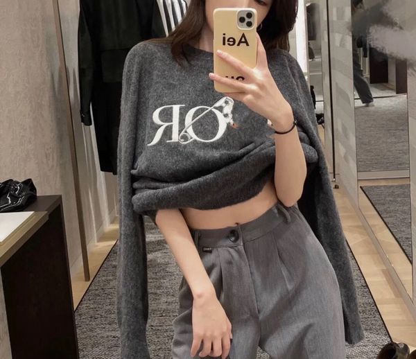 21 autumn winter new ash pin letter embroidered sweater loose, fashionable and comfortable, Black;gray
21 autumn winter new ash pin letter embroidered sweater loose, fashionable and comfortable, Black;gray