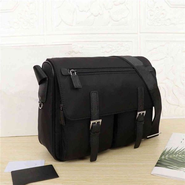 design hand outdoor leisure retro business large capacity nylon simple version shoulder diagonal men's bag
design hand outdoor leisure retro business large capacity nylon simple version shoulder diagonal men's bag
