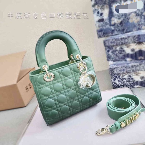 2021 new spring and summer cowhide princess bag straddle versatile temperament gradient women's high grade portable shoulder hand zlylu
2021 new spring and summer cowhide princess bag straddle versatile temperament gradient women's high grade portable shoulder hand zlylu