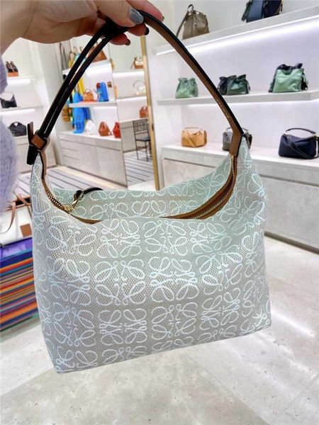 2021 luo yiwei 21ss canvas cubi portable hobo backpack dumpling underarm lunch women's bag
2021 luo yiwei 21ss canvas cubi portable hobo backpack dumpling underarm lunch women's bag