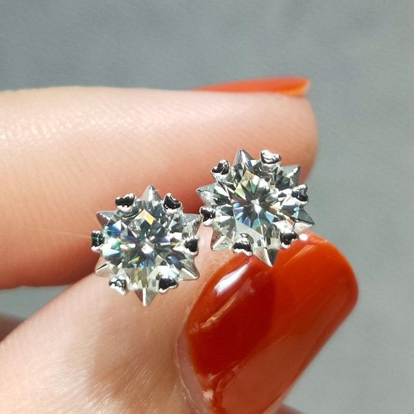 stud 18k white gold plated pass diamond test total 1-2 carat excellent cut d color moissanite snowflake earrings 925 silver jewelry, Golden;silver
stud 18k white gold plated pass diamond test total 1-2 carat excellent cut d color moissanite snowflake earrings 925 silver jewelry, Golden;silver