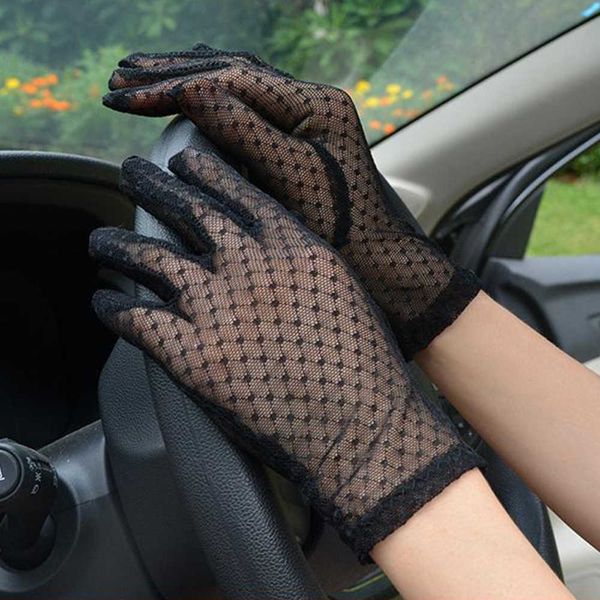 2020 new summer gloves women lace mesh black driving gloves anti uv sunscreen full finger elegant lady dance gloves y0827, Blue;gray
2020 new summer gloves women lace mesh black driving gloves anti uv sunscreen full finger elegant lady dance gloves y0827, Blue;gray