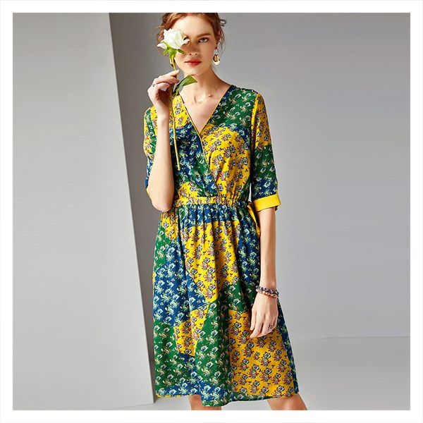 dress silk print 2021 spring and summer women's v-neck middle sleeve elastic waist medium length a-line, Black;gray
dress silk print 2021 spring and summer women's v-neck middle sleeve elastic waist medium length a-line, Black;gray