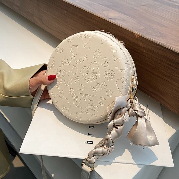 niche design french bag female 2021 popular new fashion selling messenger bag senior round bag shoulder width 19cm
niche design french bag female 2021 popular new fashion selling messenger bag senior round bag shoulder width 19cm