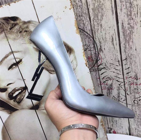 women dress shoes exquisite high-heeled luxurys designers shoe 10cm heels red golden letters wedding short boots 35-40, Black
women dress shoes exquisite high-heeled luxurys designers shoe 10cm heels red golden letters wedding short boots 35-40, Black