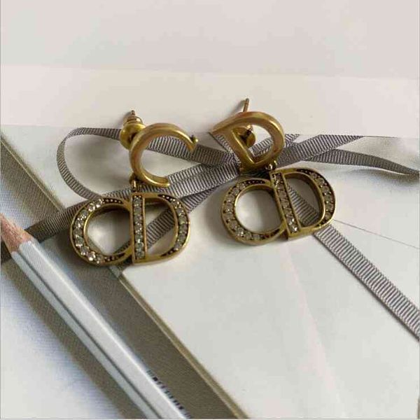 factory specials new letter inlaid diamond earrings net red version anti allergy silver needle earrings female mbua, Golden
factory specials new letter inlaid diamond earrings net red version anti allergy silver needle earrings female mbua, Golden