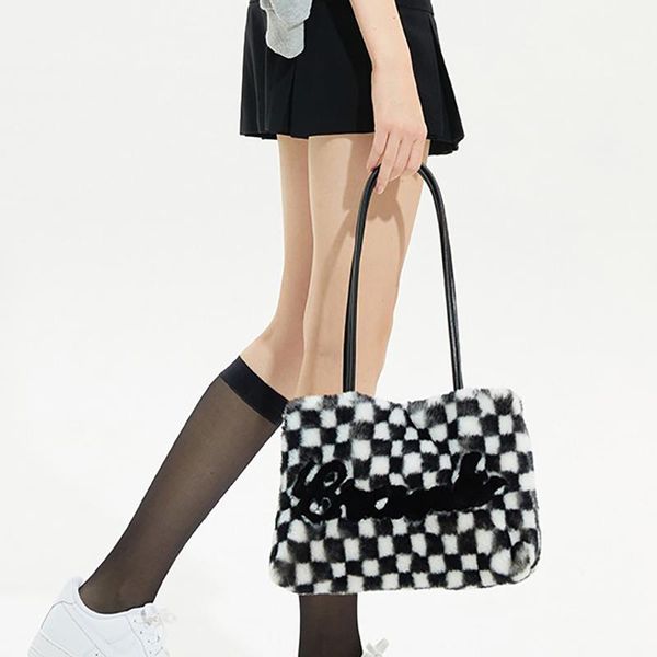 evening bags designer letter plush shoulder bag for women fashion cute furry tote ladies winter shopper underarm simple handbag 2021
evening bags designer letter plush shoulder bag for women fashion cute furry tote ladies winter shopper underarm simple handbag 2021