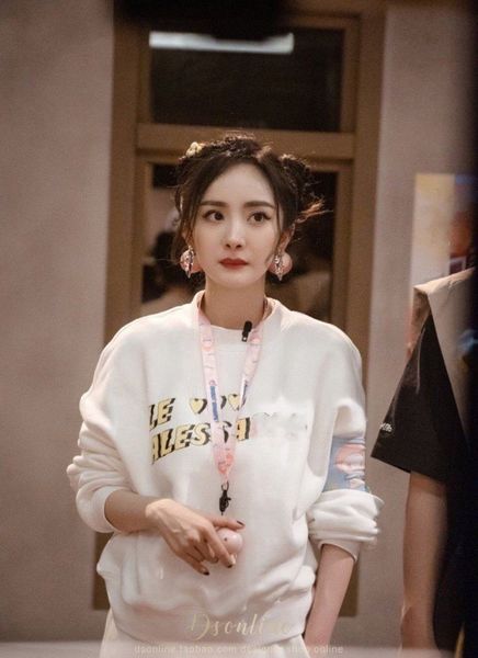 brand hoodie 21 secret room big escape yang mi's same white letter printed sweater, five point guard pants, middle long pants set, fema, Black
brand hoodie 21 secret room big escape yang mi's same white letter printed sweater, five point guard pants, middle long pants set, fema, Black