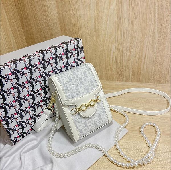 women chain bag sweet and lovely pearl beads mobile phone bags summer small fresh printed coin purse street personalized color matching leat, Red;black
women chain bag sweet and lovely pearl beads mobile phone bags summer small fresh printed coin purse street personalized color matching leat, Red;black