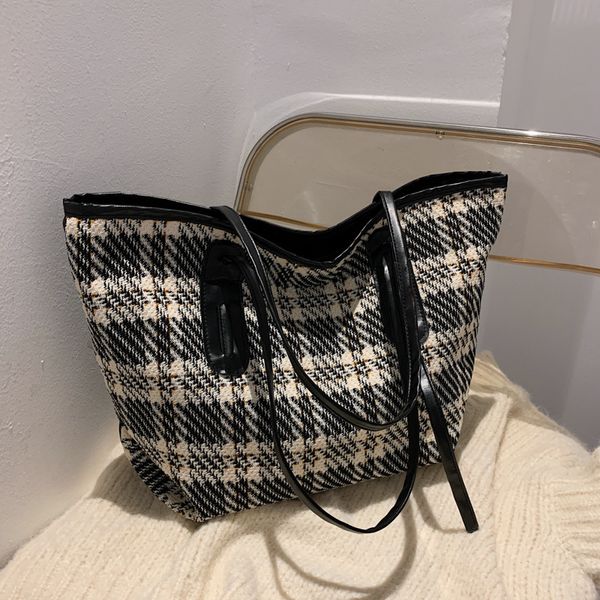 tote women's autumn and winter new versatile woolen cloth large capacity portable shoulder bag fashion
tote women's autumn and winter new versatile woolen cloth large capacity portable shoulder bag fashion