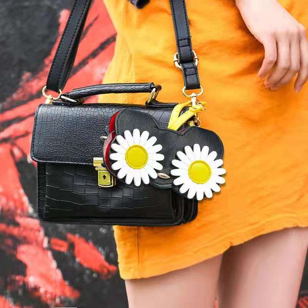 women sunglasses bags anti-pressure portable animal spectacle case black fixed anti-drop clip high-end protection glasses fashion accessorie
women sunglasses bags anti-pressure portable animal spectacle case black fixed anti-drop clip high-end protection glasses fashion accessorie